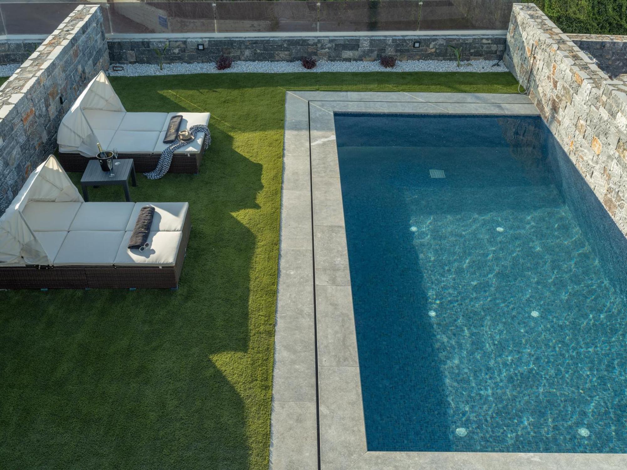 Lithos Luxury *