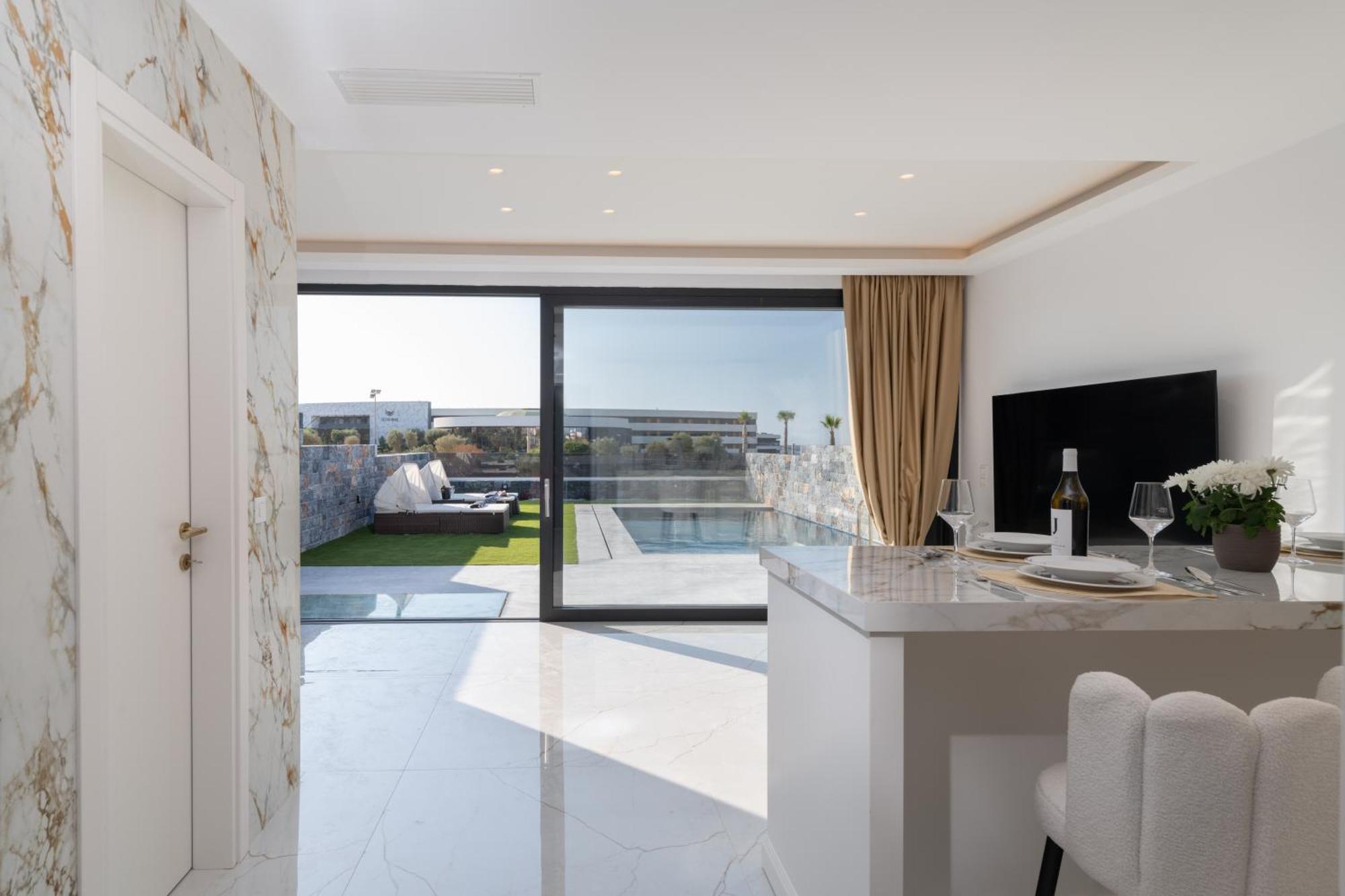 Lithos Luxury *