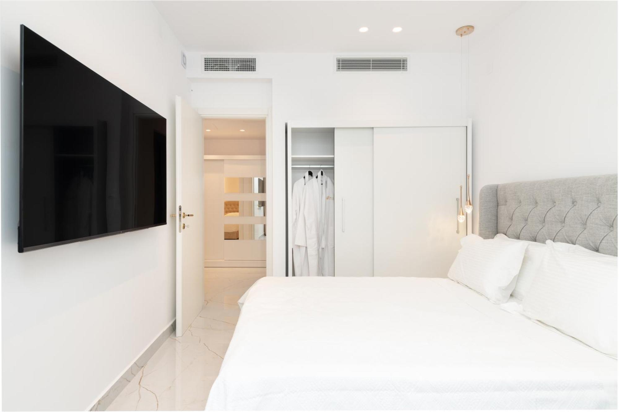Lithos Luxury *