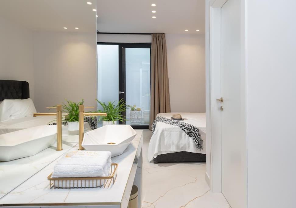 Lithos Luxury Villa *