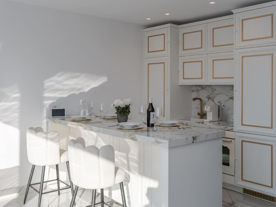 Lithos Luxury