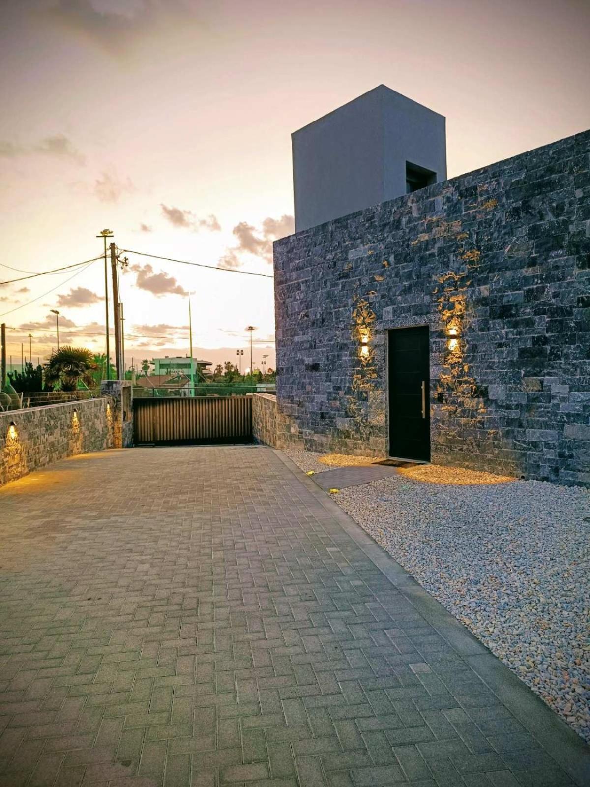 Lithos Luxury Villa *