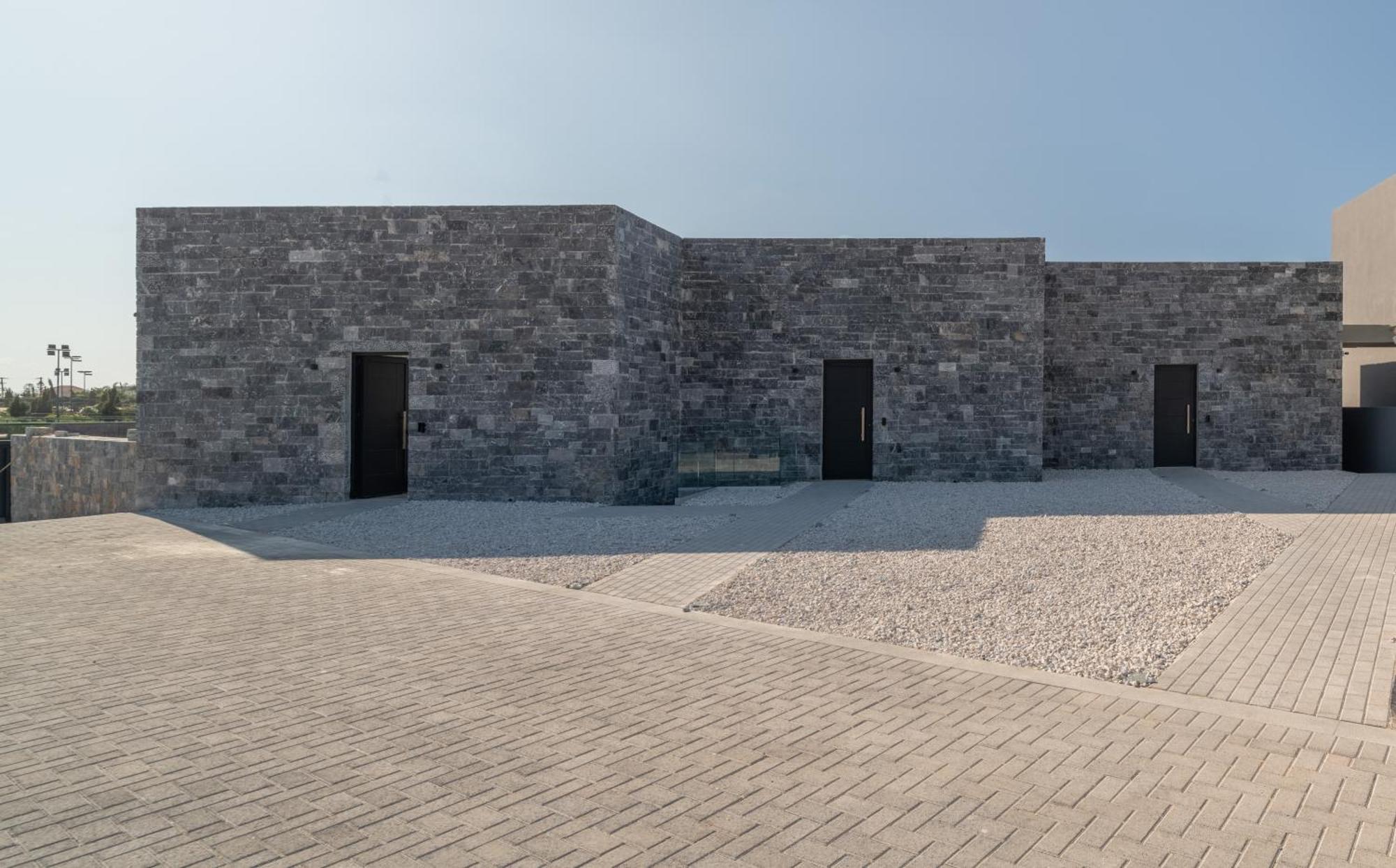 Lithos Luxury